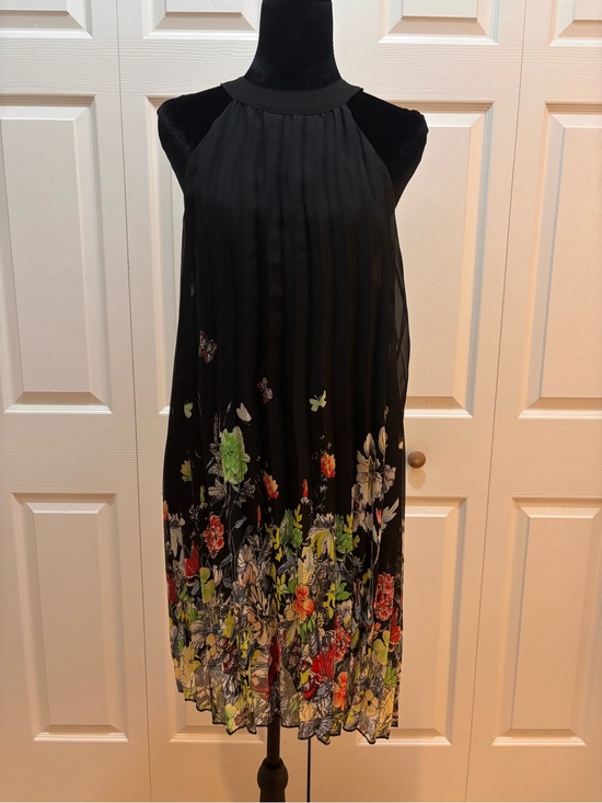 Dresses & Skirts - Black Floral Pleated Halter Dress